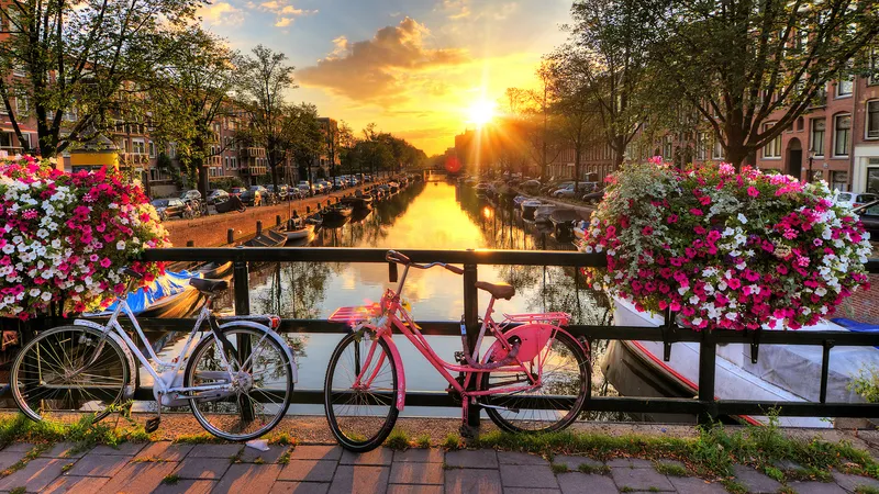 //www.som2travel.es/cdn/images/content/Holanda/amsterdam.webp