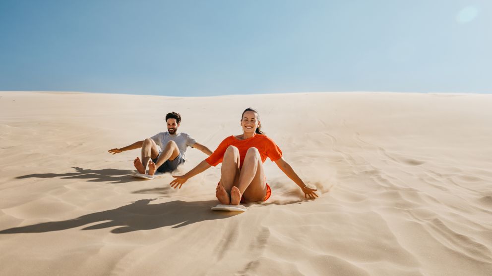 //www.som2travel.es/cdn/images/content/Australia/sandboarding6.jpg