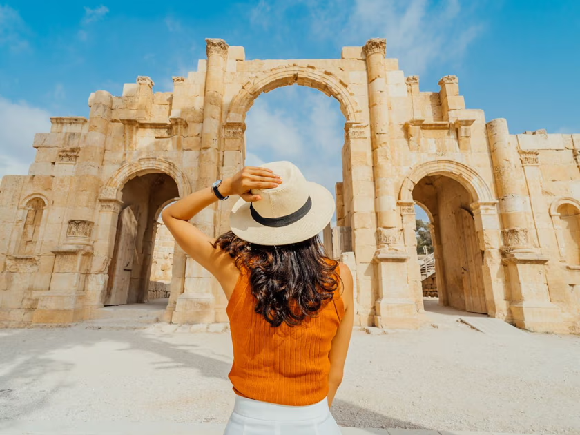 //www.som2travel.es/cdn/images/content/Jordania/descarga.png