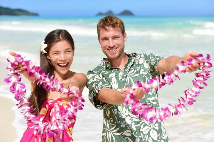 //www.som2travel.es/cdn/images/content/Novios/hawaiinovios-moon.jpeg
