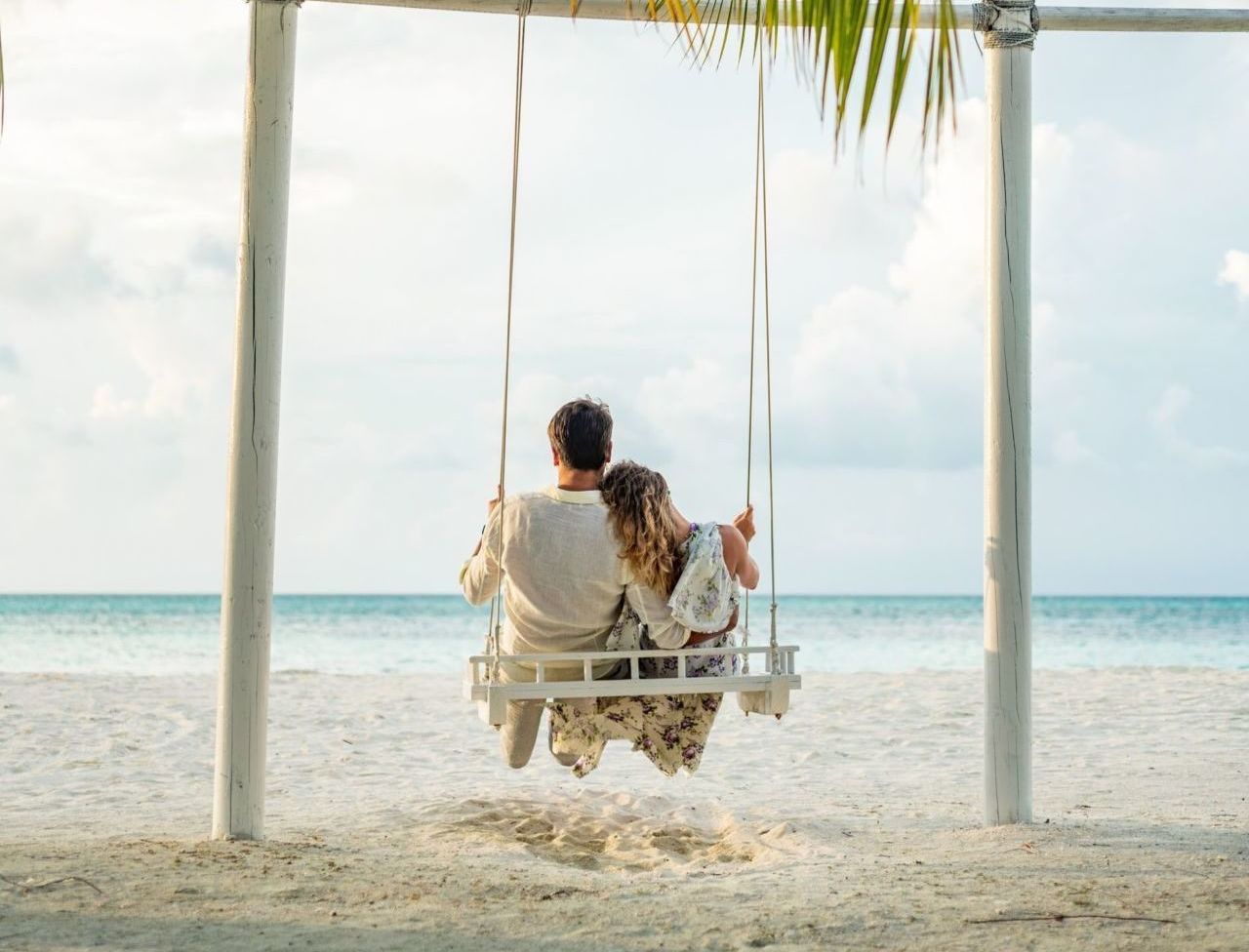 //www.som2travel.es/cdn/images/content/Novios/playas-romanticas.jpg