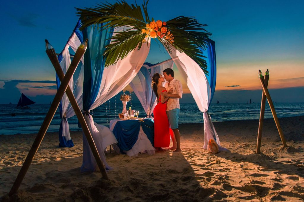 //www.som2travel.es/cdn/images/content/Novios/playashoney.jpeg