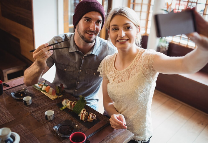 //www.som2travel.es/cdn/images/content/Novios/sushi.PNG