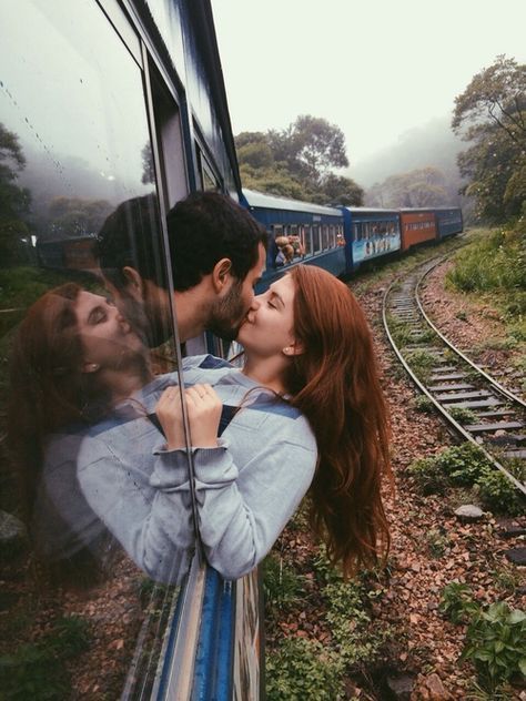 //www.som2travel.es/cdn/images/content/Novios/tren.jpg