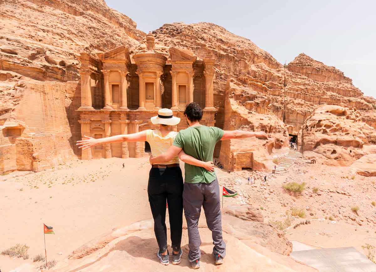//www.som2travel.es/cdn/images/content/Novios/viaje-de-novios-jordania.jpg