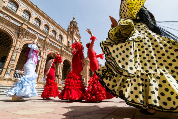 //www.som2travel.es/cdn/images/content/Sevilla/istockphoto-1001413030-612x612.jpg