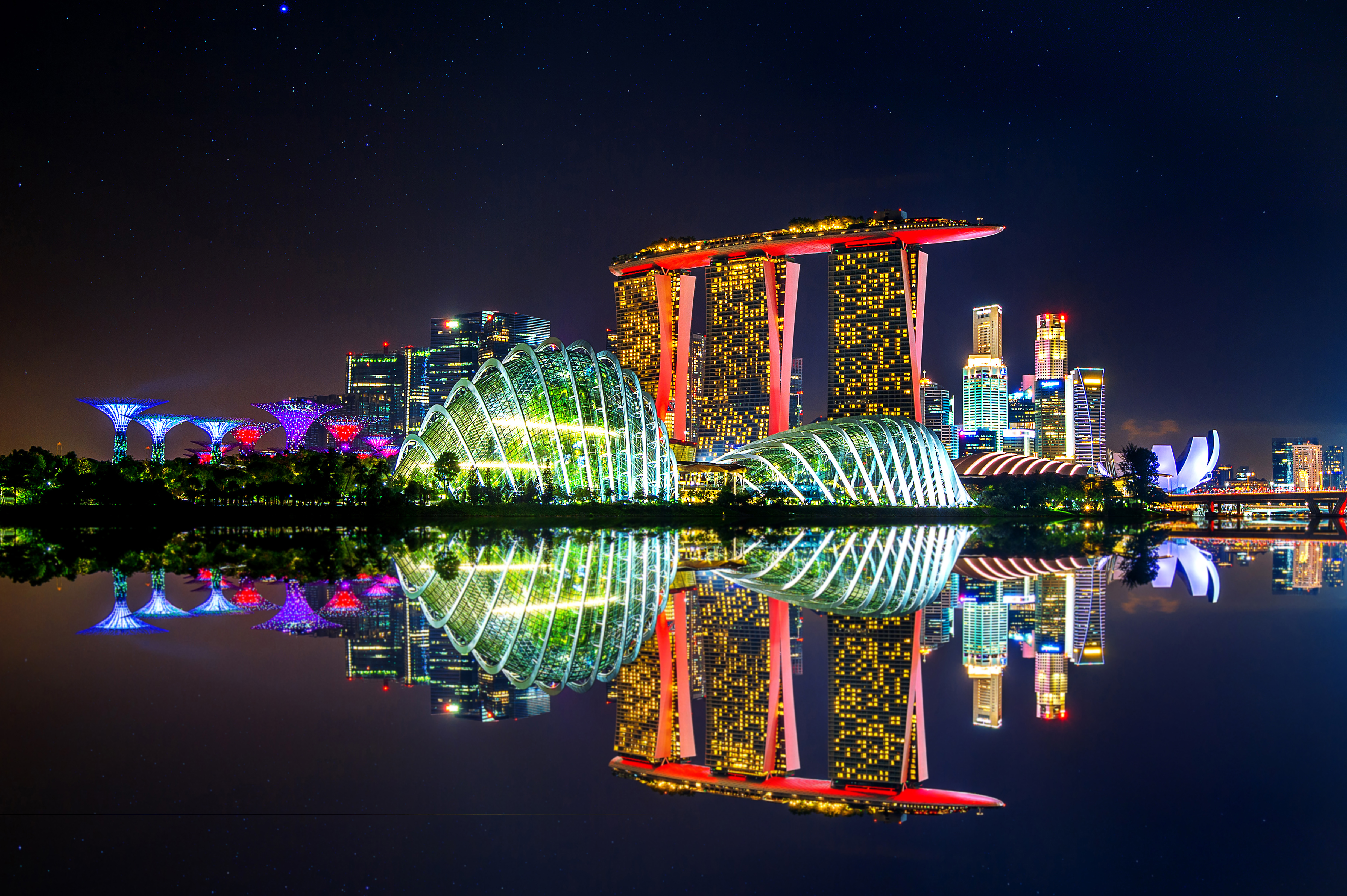 //www.som2travel.es/cdn/images/content/Singapur/paisaje-urbano-noche-singapur.jpg