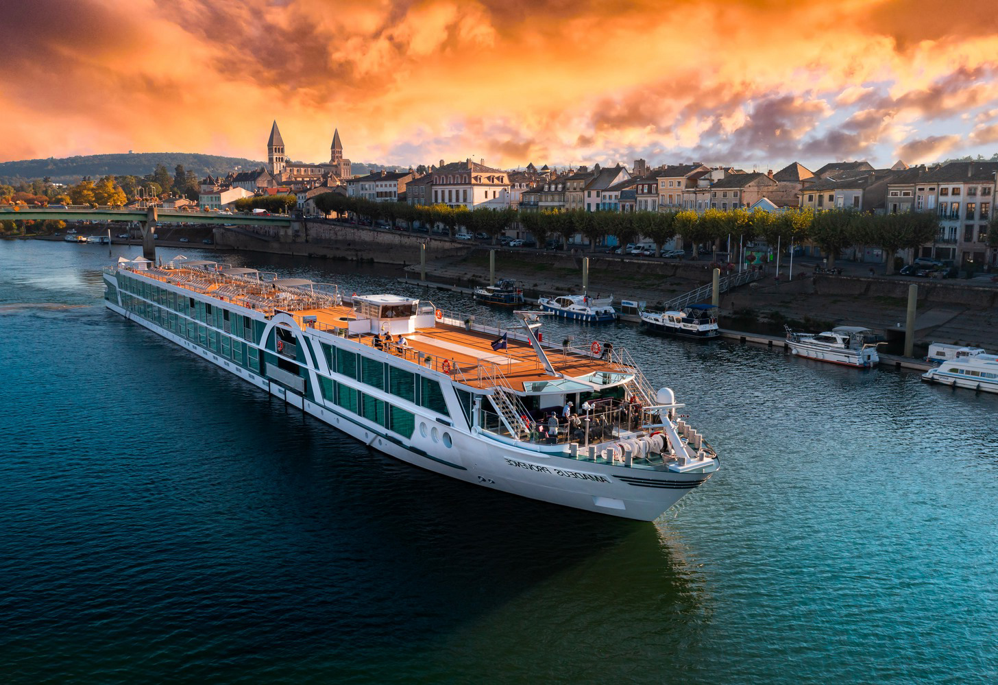 //www.som2travel.es/cdn/images/content/fluvial1.png